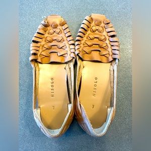 Nisolo Huaraches Almond color, size 7
